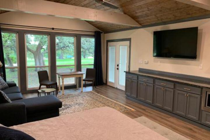 Salado Cottage Retreat near Downtown