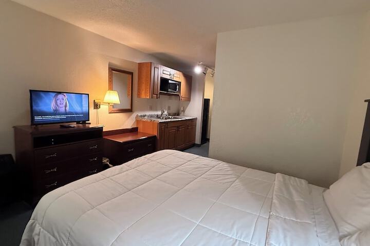 Clarion Hometown Inn