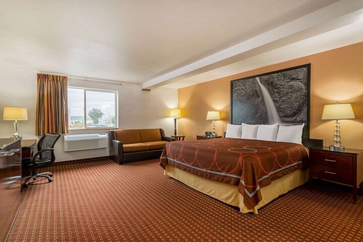 Room 33 of 68