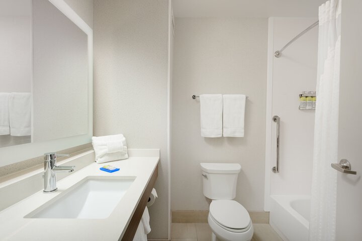 Holiday Inn Express Hotel & Suites Tullahoma by IHG