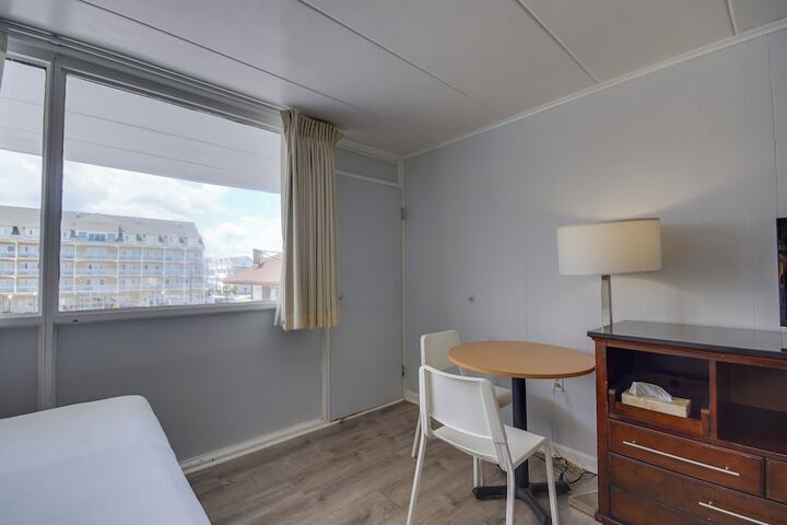 Room 42 of 59
