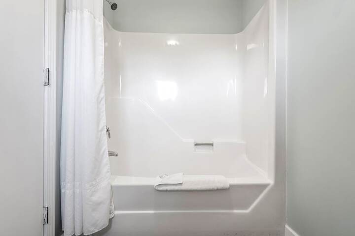 The Lighthouse Inn & Suites
