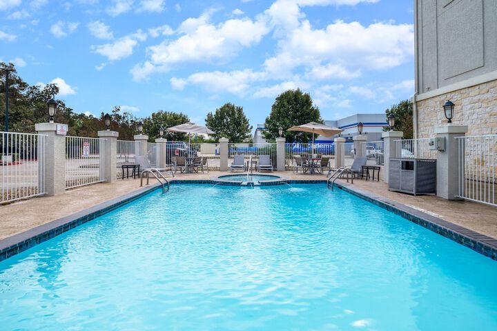 Holiday Inn Express Hotel & Suites BEAUMONT NW by IHG