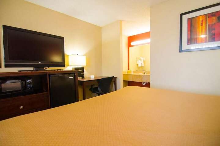 Room 10 of 28