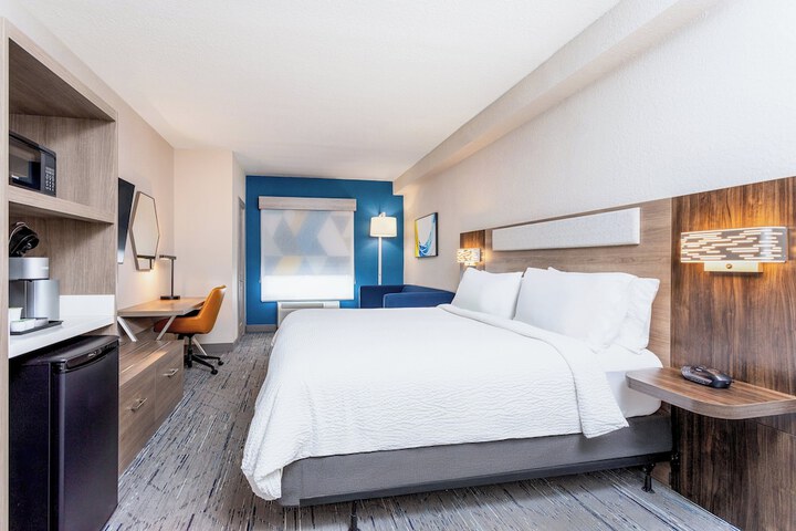 Holiday Inn Express & Suites Ormond Beach - North Daytona by IHG
