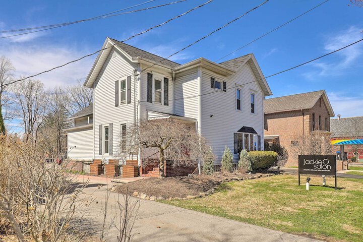 Charming & Walkable Fairport Village Apartment!