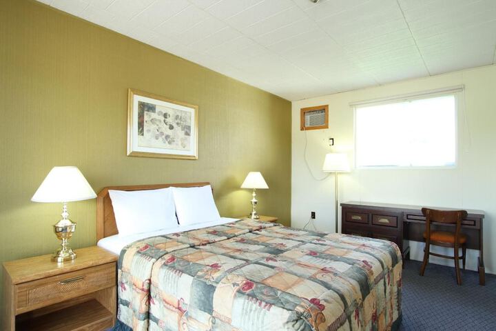 Room 13 of 18