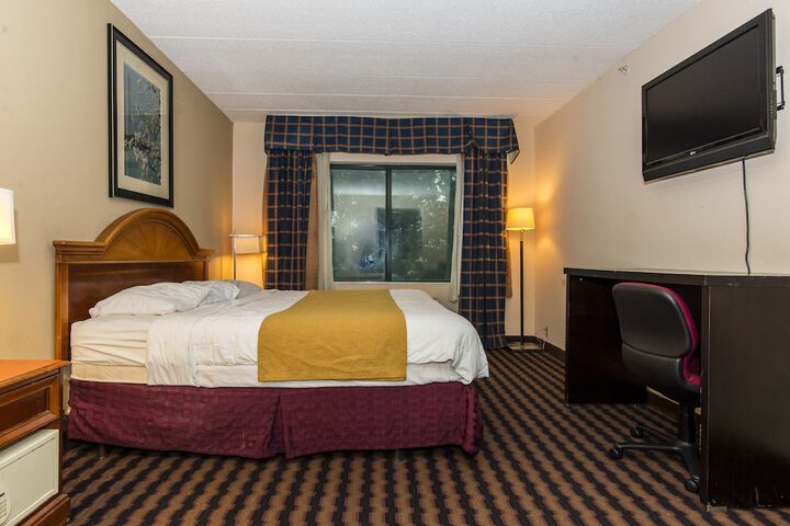 Room 17 of 28