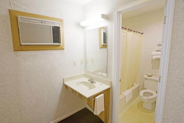 Room 5 of 17