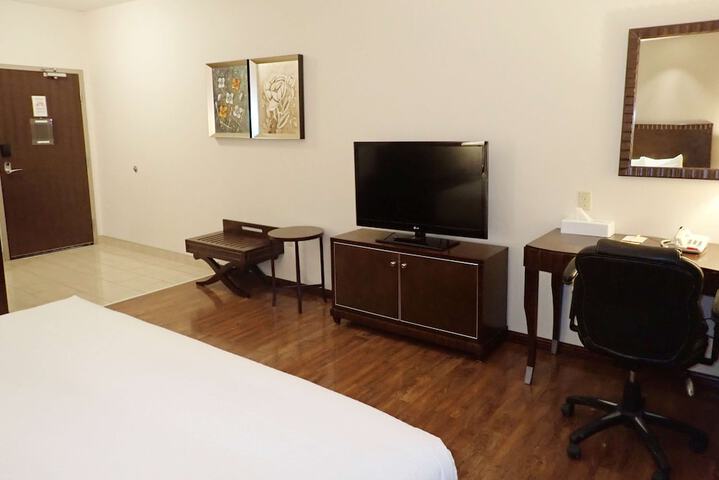 Days Inn & Suites by Wyndham Fort Saskatchewan