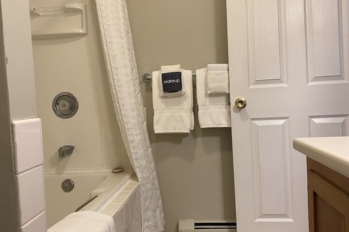 Room 140 of 294