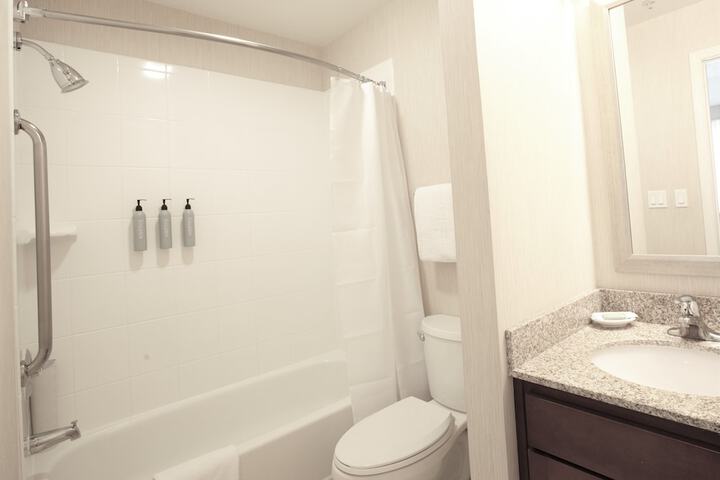Room 32 of 60