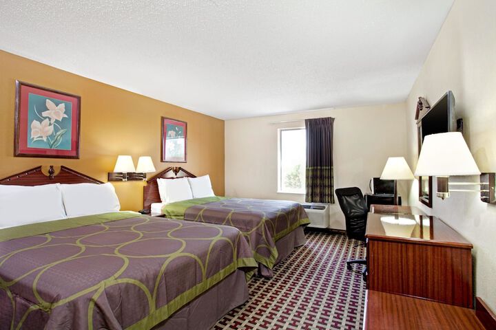 Room 9 of 16