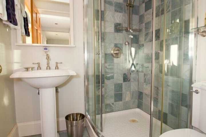 24 East Main Street B & B