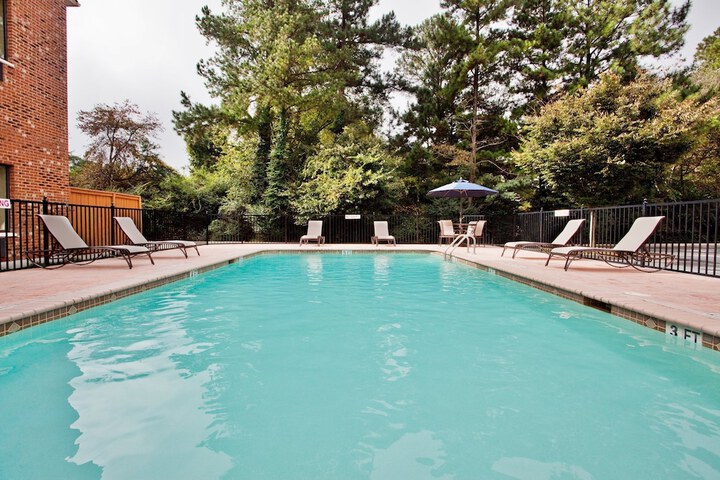 Holiday Inn Express & Suites Buford NE - Lake Lanier by IHG