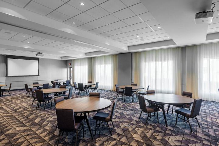 Courtyard by Marriott Indianapolis Fishers