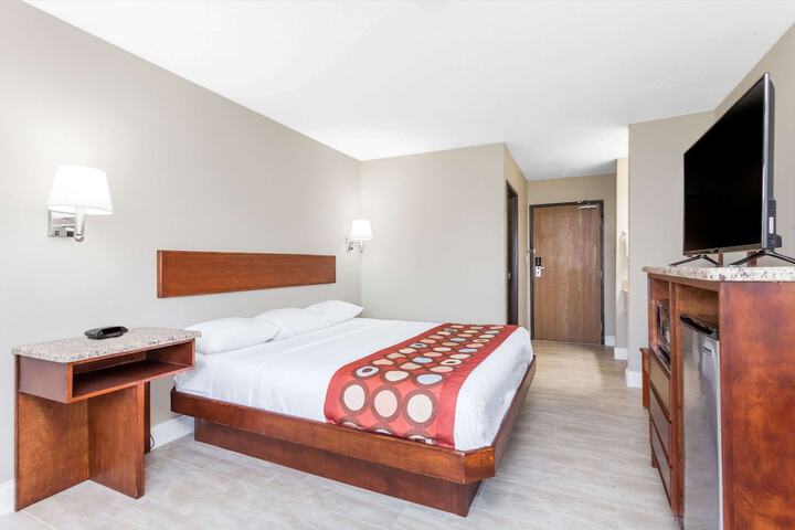 Room 6 of 19