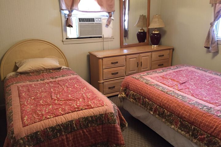 Phillips Historic Motel & Cottages