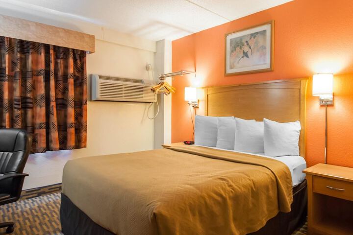 Room 10 of 21