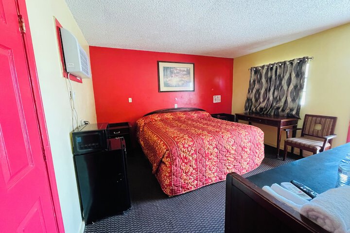 Room 11 of 16