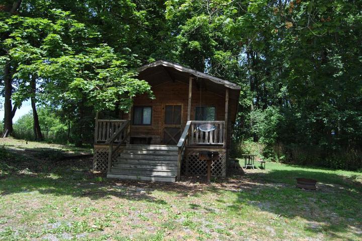Robin Hill Camping Resort One-Bedroom Cottage 8
