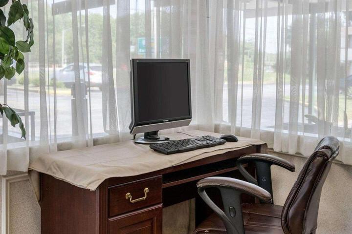 Rodeway Inn University