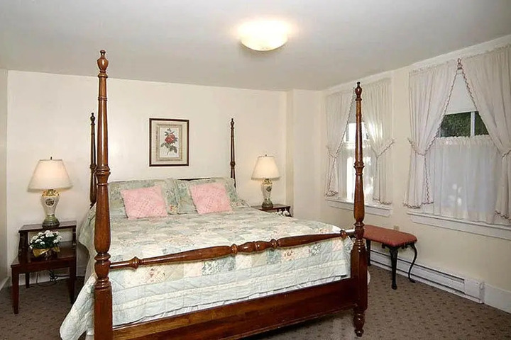 THE TUCK INN