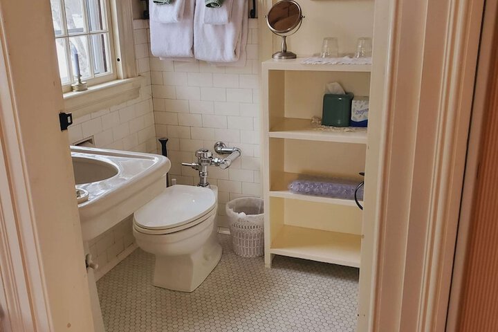 Room 27 of 59