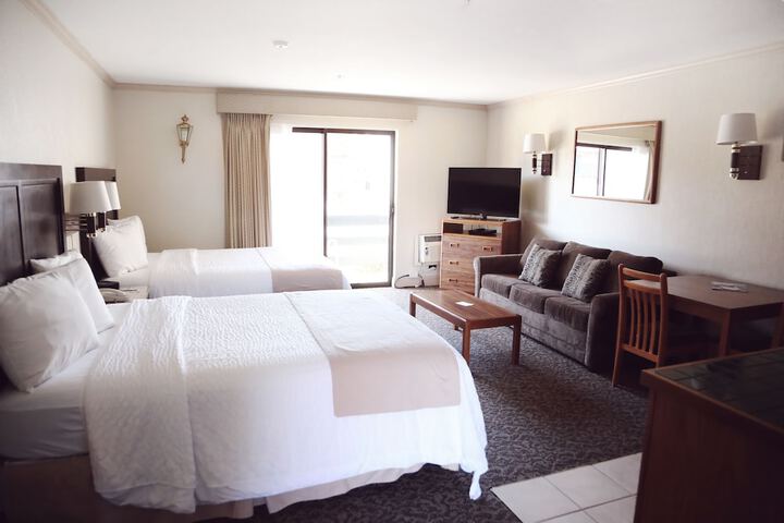 Coachman Inn & Suites