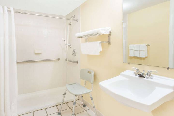 Room 15 of 21