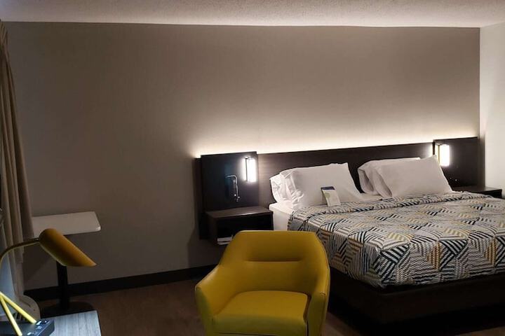 Motel 6 Kewanee IL