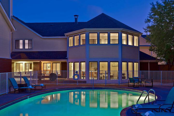 Sonesta Simply Suites Cleveland Airport