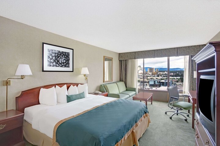 Ramada by Wyndham Reno Hotel and Casino