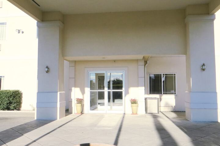 Hotel 2 of 72