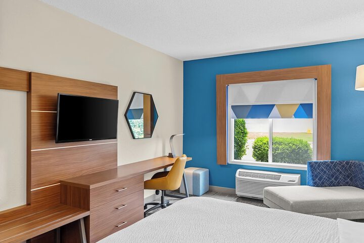 Holiday Inn Express & Suites Vandalia by IHG