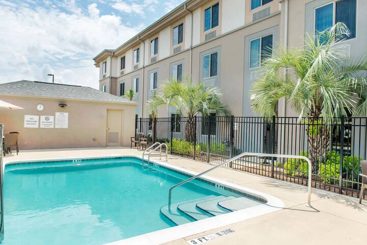 Pool 4 of 35