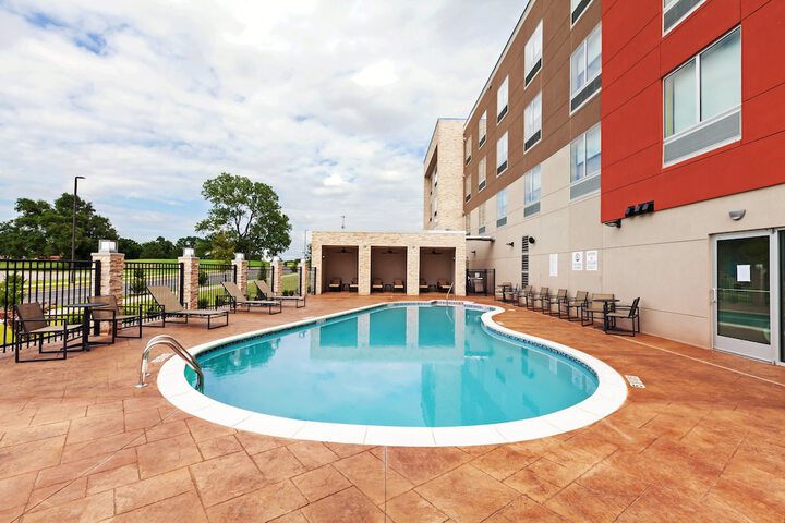 Pool 11 of 47