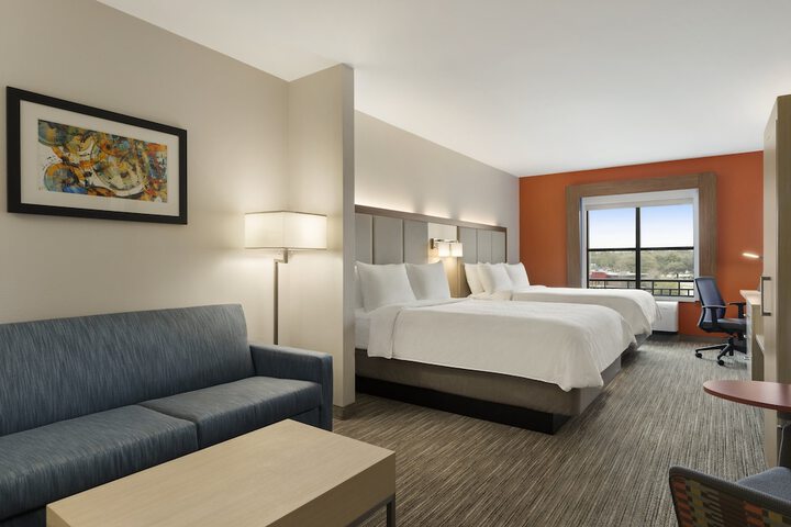 Room 12 of 39