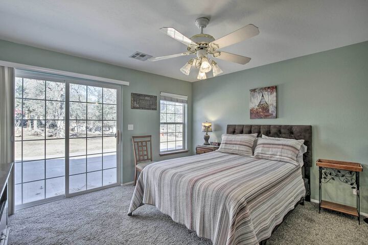 Welcoming Tehachapi Home w / Deck & Grill!