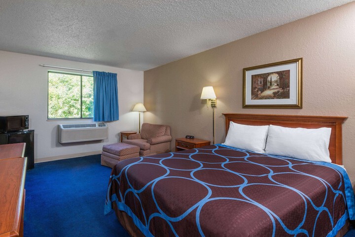Room 32 of 43