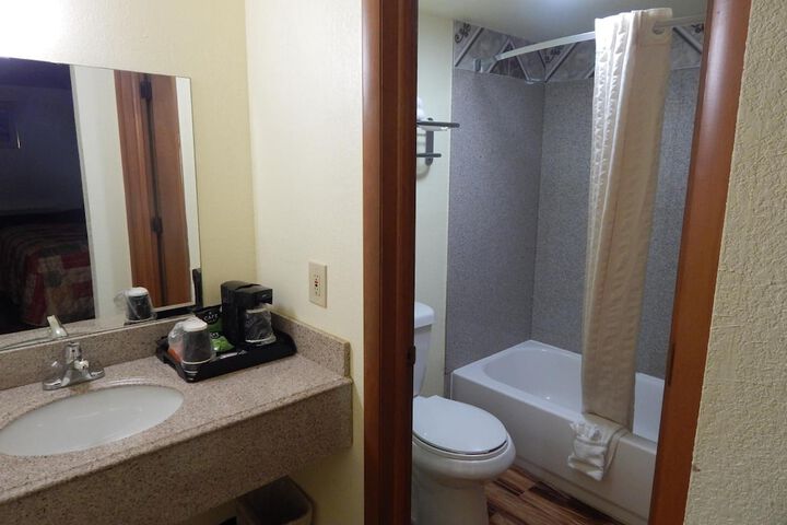 Room 10 of 23