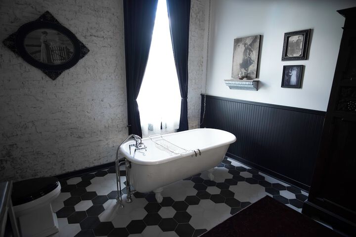 Room 35 of 60