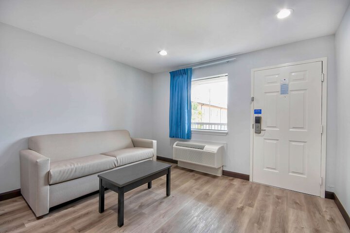 Room 8 of 26