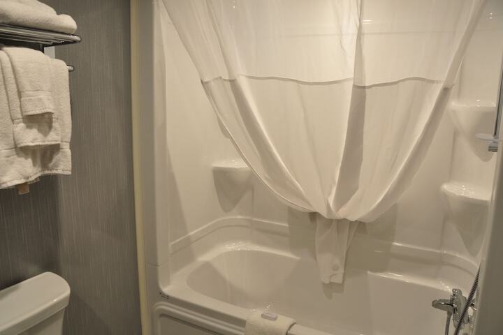 Room 40 of 77
