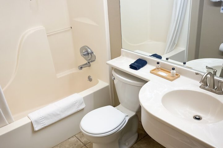 Monument Inn & Suites