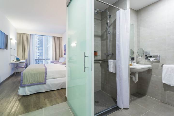 Room 36 of 108