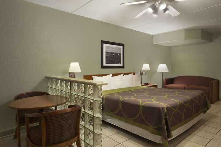 Room 21 of 26