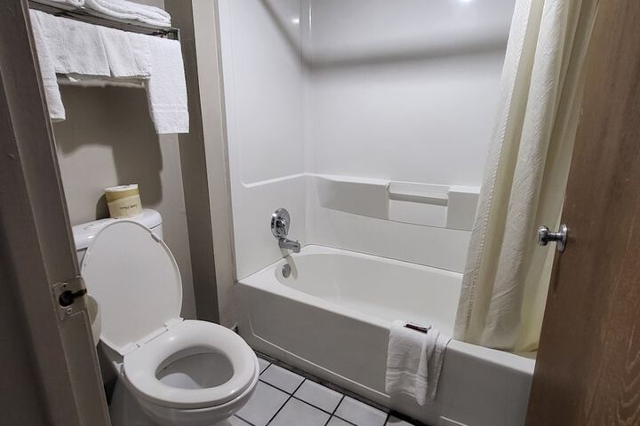 Room 3 of 20