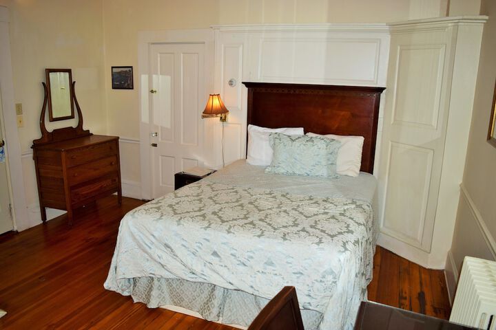 Room 11 of 36