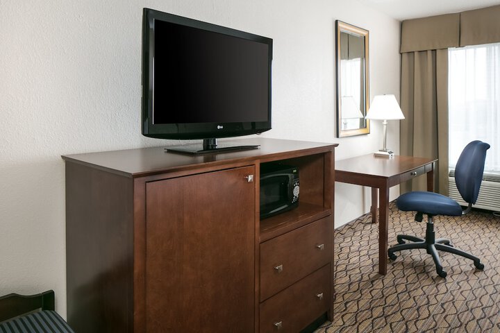 Holiday Inn Express Hotel & Suites Clinton by IHG